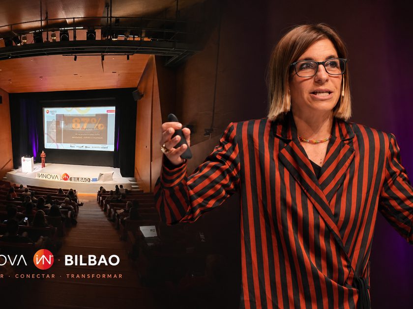 Julieta Bolullo dando una ponencia en Innova Bilbao